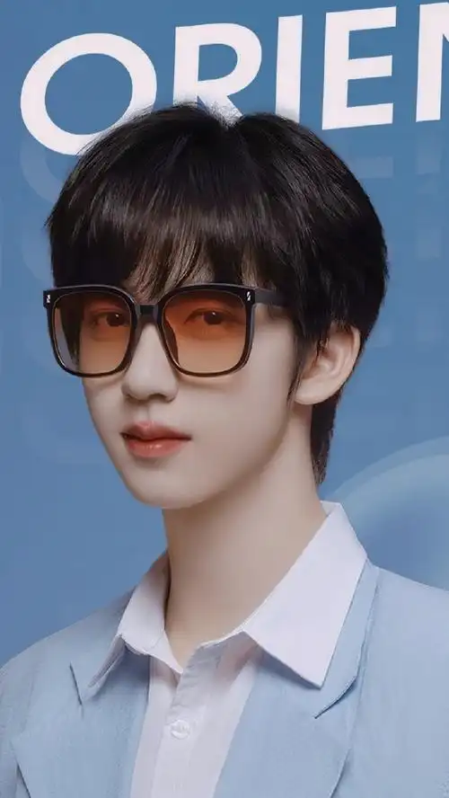 贺峻霖和眼镜适配度也太高了吧!