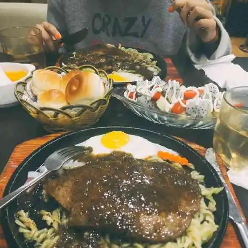 打分 50 /人 如果想吃牛排,不太追求环境什么的可以去,很便宜,吃的也