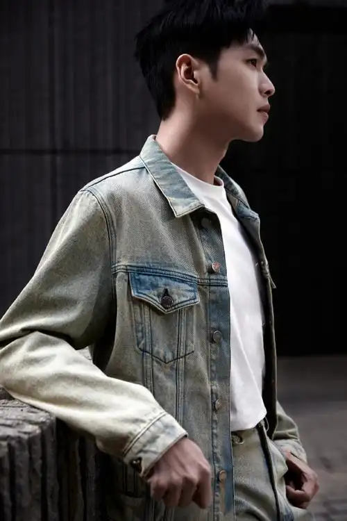 张若昀复古牛仔套装造型