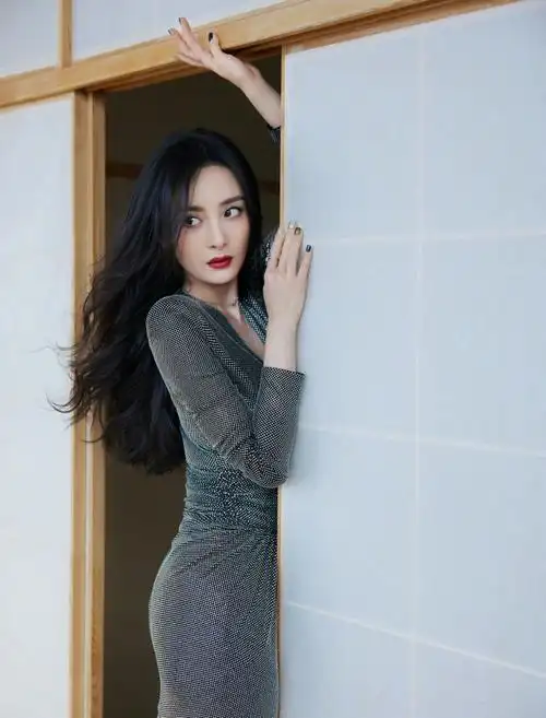 杨幂身材真的好顶级,这套妆造好几年前了,现在回看还是这么美#杨幂