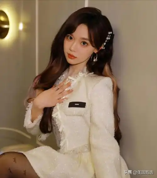 黄霄云,上演黑丝盛宴,太诱人了