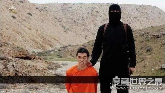 isis公布美国记者被斩首视频,一刀刀割喉见血直至隔断脖子