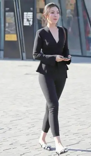 女人不能只有美丽的外表,还要自信和善良,这样才会魅力十足