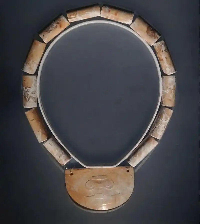 #古玉居说玉# 良渚玉璜的正确佩戴方式应该是倒过来,因为不是给别人看