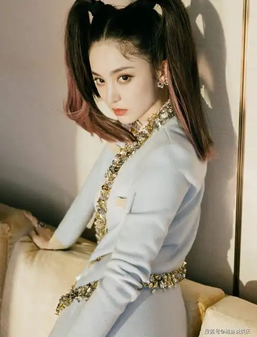 古力娜扎真漂亮,扎双马尾甜酷十足,29岁轻熟女嫩回18岁