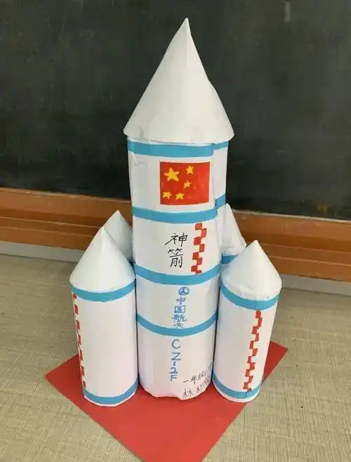 绿色环保变废为宝辛厝寮小学举行环保手工作品制作比赛