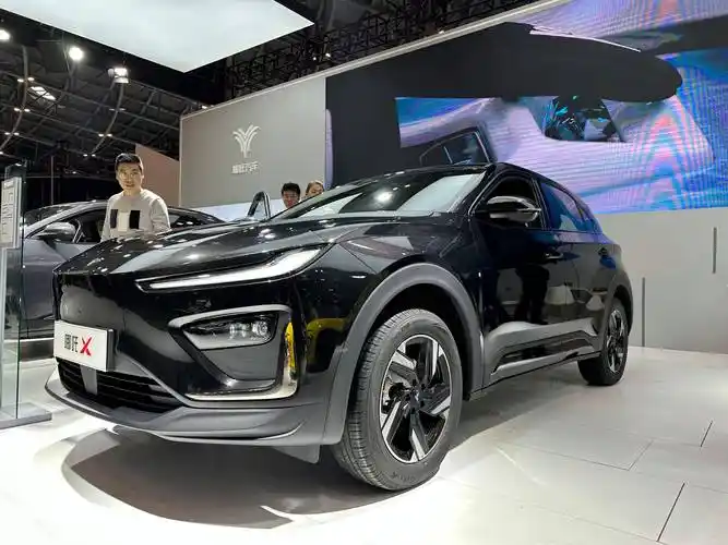 哪吒x与目前市面上熟悉的同级几款纯电新能源相比,它的价格更实惠