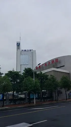 东南卫视路过, 记得以前放学回家的时候还能看看东南卫视的那个抑乐