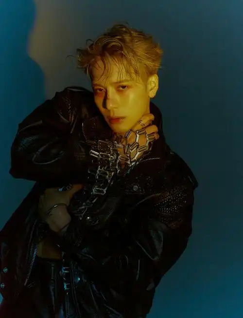 王嘉尔《metal》写真__财经头条