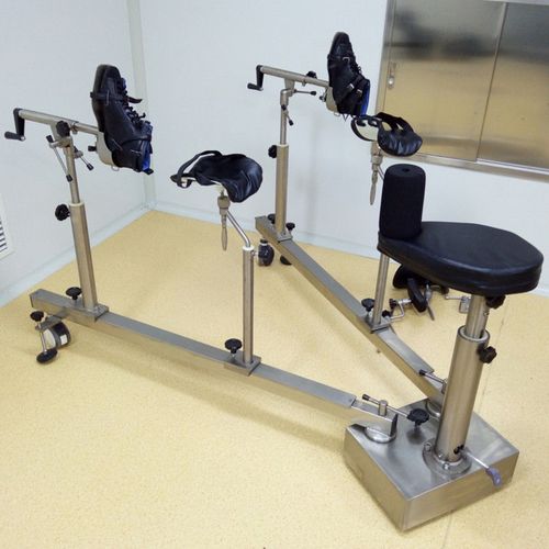 医用骨科牵引架不锈钢牵引床下肢牵引可配不同厂家手术床手术室