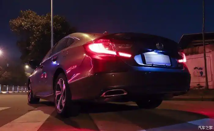 闲来无事,夜拍超炫雅阁