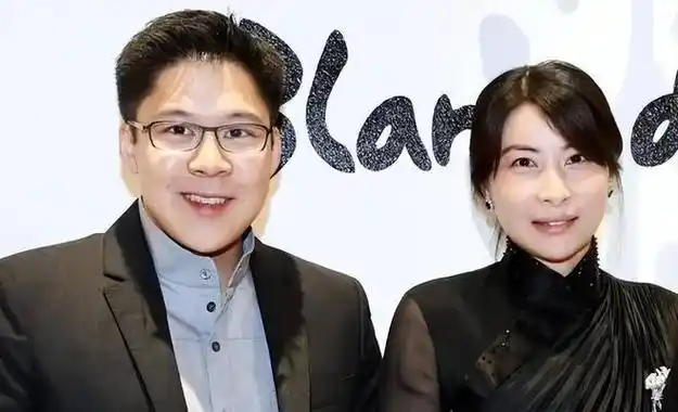 郭晶晶说我一打扮霍启刚就怕我跑了看到她拍的大片确实不假