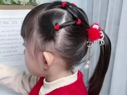 简单好看新年高马尾#儿童编发 #新年发型 @抖音小助手