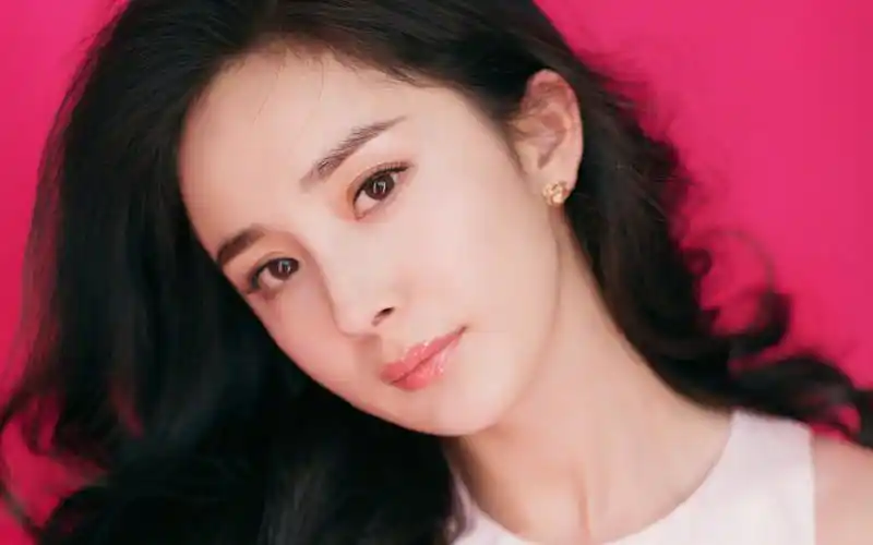 杨幂柔美动人写真图片桌面壁纸