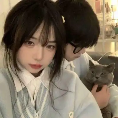 情侣头像意境氛围感云边有个小卖部货架上堆积着岁月和夕阳