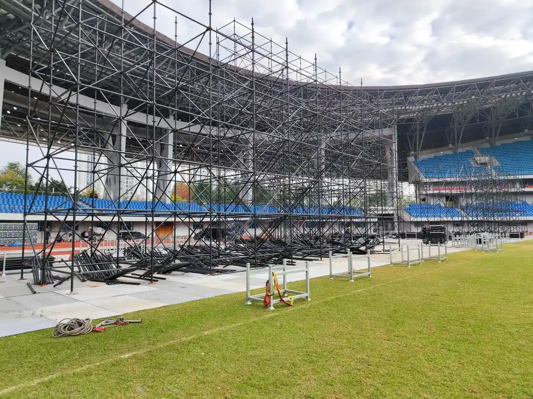 精彩即将呈现时光classic演唱会遂宁站主舞台搭建完毕