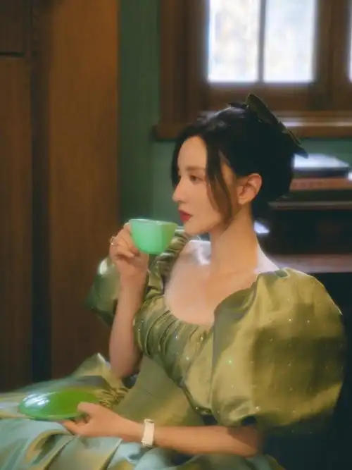 张萌晒二月二光头照果然美女什么造型都能hold住光头也很好看