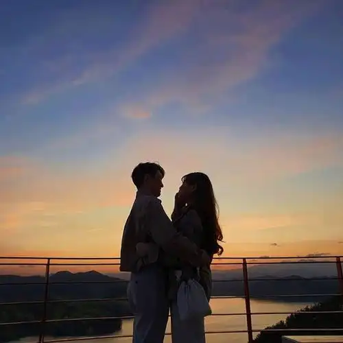 如何拍出好看的双人照盘点20种双人拍照姿势摆pose不再烦恼