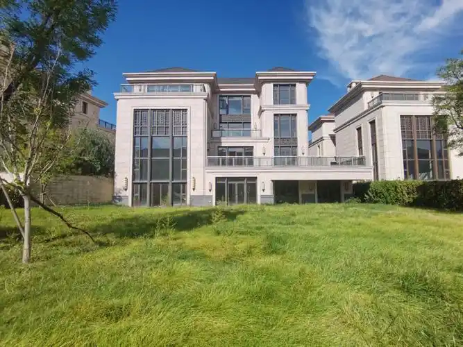 恒大丽宫湖心岛独栋别墅800平花园