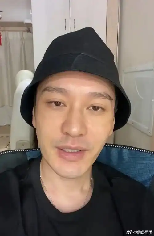 黄晓明给大家展示素颜照,大家给评个分吧!