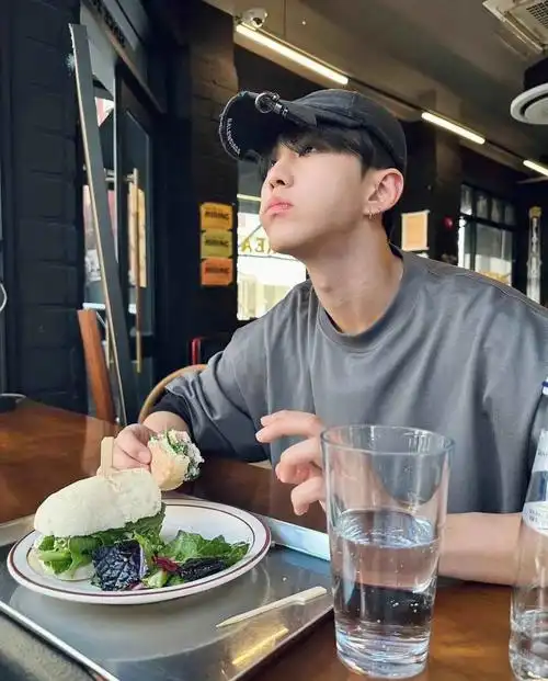 生活照比帅照更有杀伤力的存在#权顺荣 #hoshi权顺荣 # - 抖音