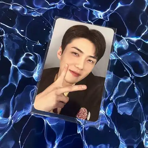 吴世勋最不会小卡自拍的爱豆