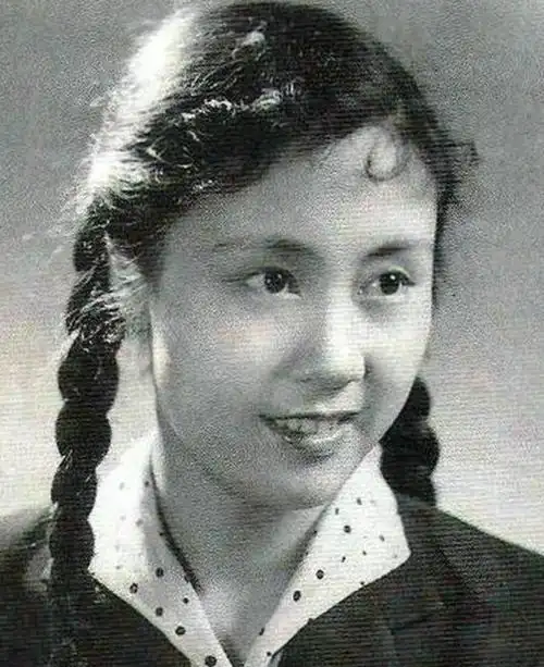 庞学勤:与王心刚齐名,照顾精神病发妻一生,80岁再婚娶妻子闺蜜