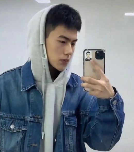 中国人民公安大学校草火了,外形硬朗帅气,果然帅的都上交国家了