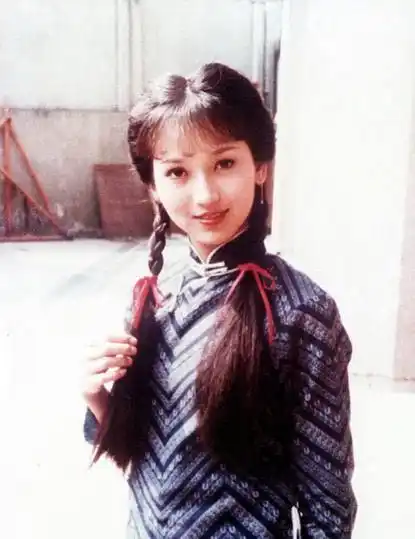 80年代女影星赵雅芝,罕见剧照老照片,《上海滩》中最美的冯程程