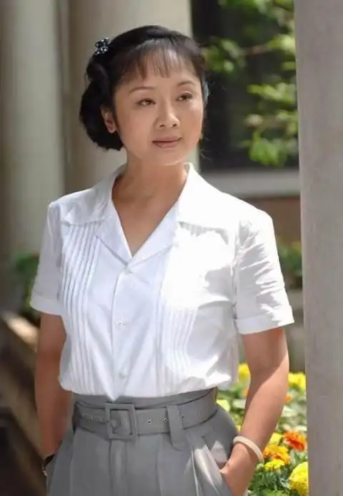 跟王新军离婚后,唐静发誓不再完婚,她如今怎么样了?