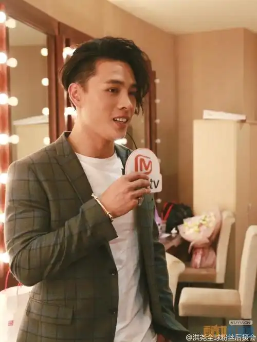 洪尧生活照写真