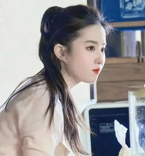 刘亦菲有哪些图适合做头像