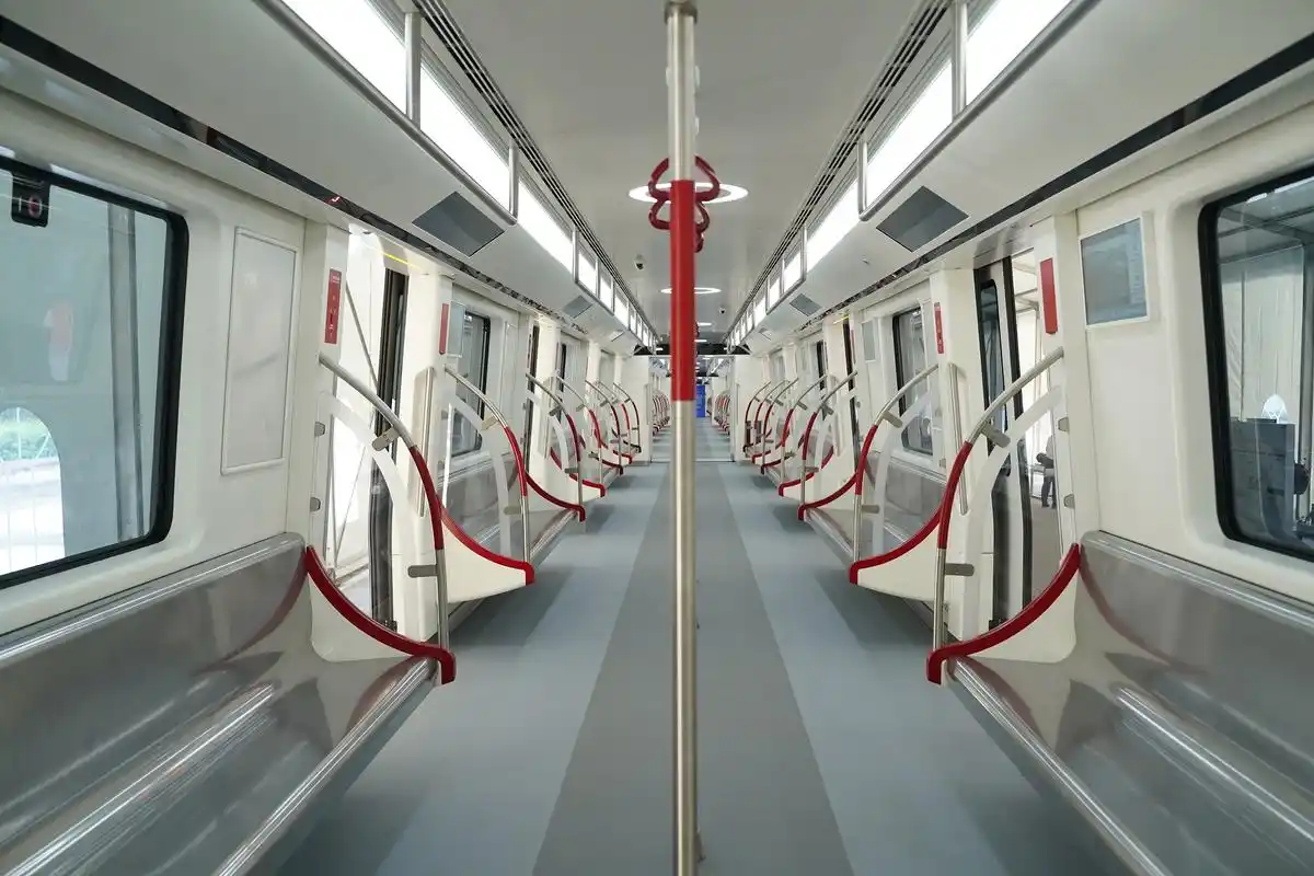 国内首列时速80公里a型中国标准地铁列车将在广州投入运营