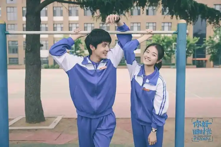 老师的口头禅,记得谁谁谁暗恋某某某,记得谁曾在最难过的时候伸过手