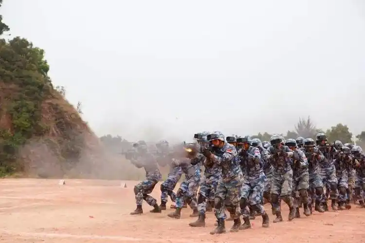 沙角新兵毕业家长会父母为何笑着流泪