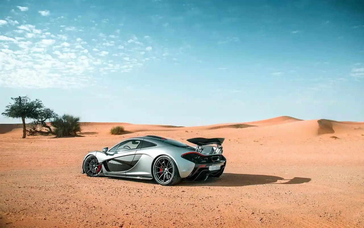 炫酷跑车迈凯伦p1高清桌面壁纸