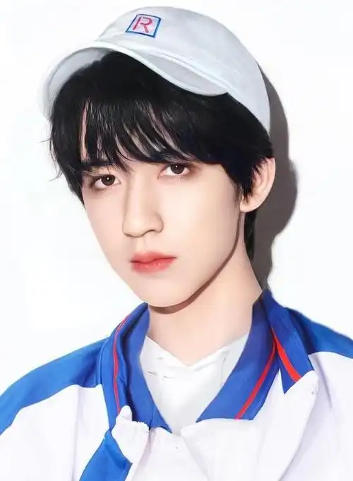 你是在搜贺峻霖吗他是 来自四川省成都市第十七中学2022全国高考甲卷