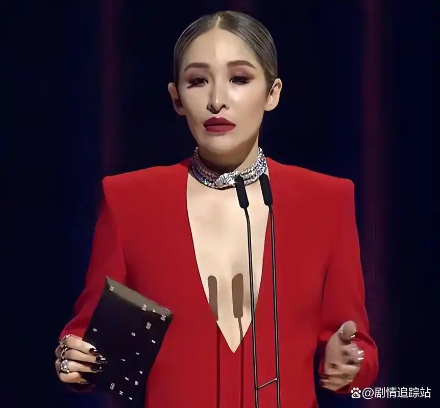 萧亚轩一年半4次手术,不把25岁以上的男人放在眼里,如今大变样