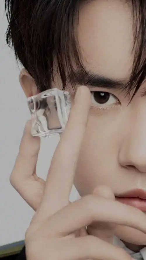 易烊千玺 #tfboys 六周年演唱会宣传图 高清