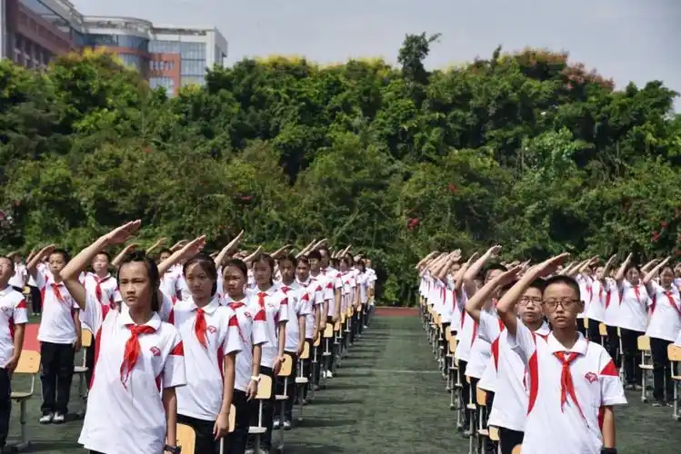 心之所向逐梦远航一一成都七中初中学校2023届新生入学典礼