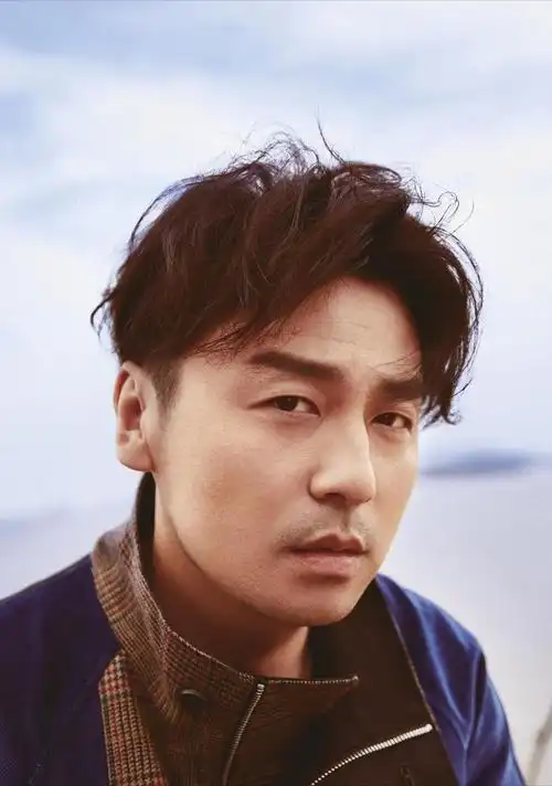 回顾雷佳音因初恋女友15岁辍学与大学同学结婚育有一女太幸福