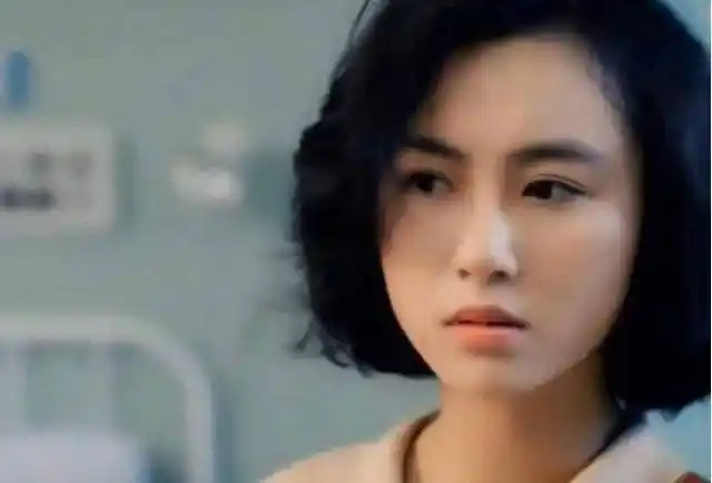 短发女神袁洁莹私生活混乱男女通吃今51岁事业没落单身未嫁