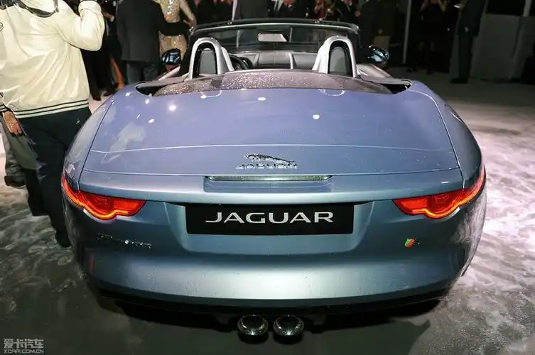 近日我们获悉,全新捷豹双门双座跑车f-type将在月底开幕的广州车展