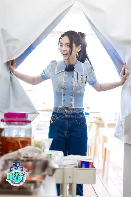 中餐厅的打工小妹杨超越9p