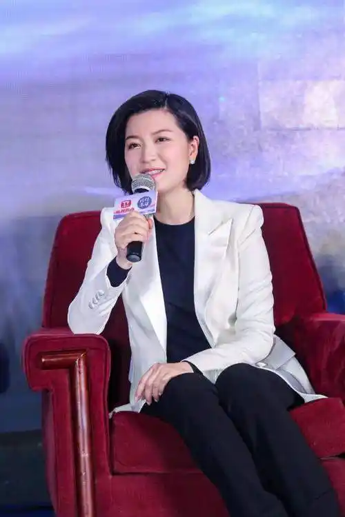 以"前上海滩首富"之称的周正毅大佬,60大寿办得很风趣,上海卫视的主持