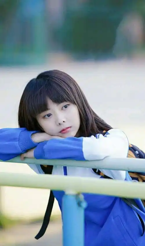 谭松韵15岁进演艺圈,26岁饰耿耿大火,如今更是入选福布斯精英_青春_最