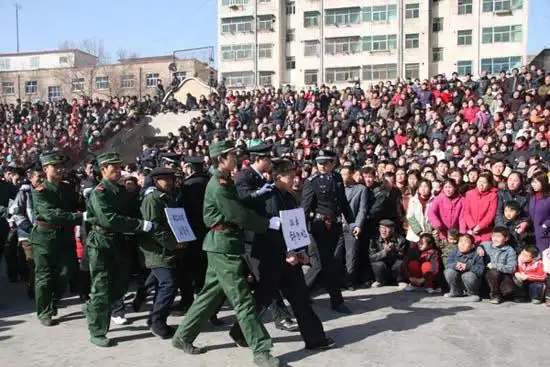 吴堡公开处理11名犯罪嫌疑人(组图)