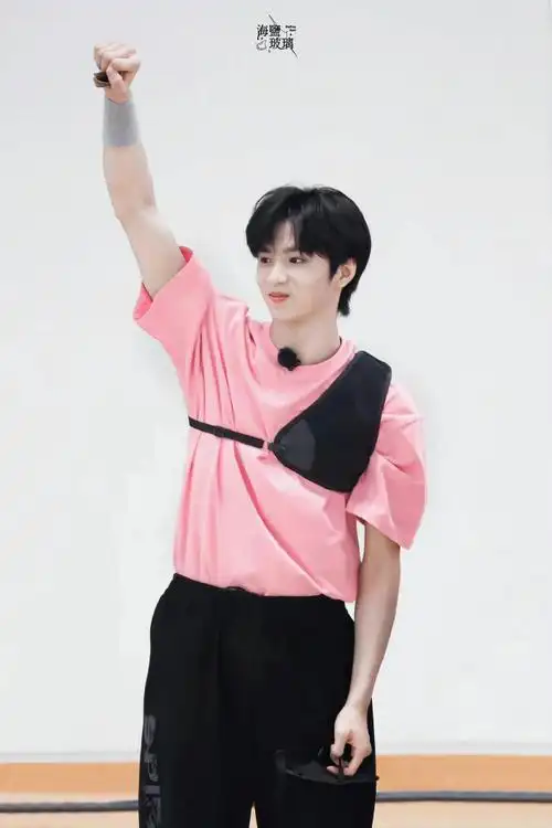 受不了公主的一些抿嘴笑 纯纯哒很好亲06#刘耀文 十七炽发利刃开