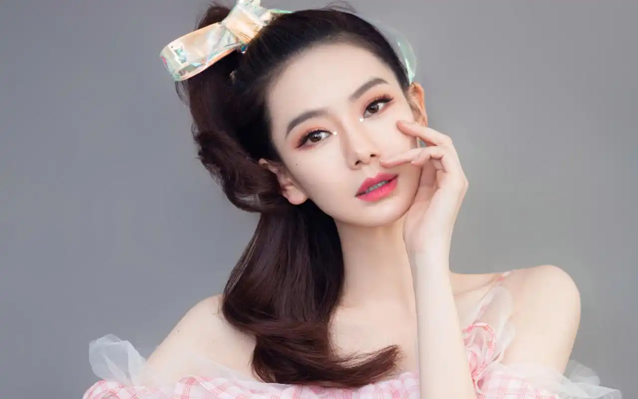 戚薇甜美性感写真图片桌面壁纸-大陆明星-手机壁纸下载-美桌网