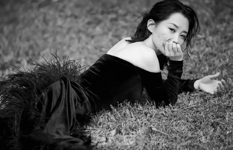 许晴生图成风景线,2段失败感情,51岁诠释不结婚就是最好的保养